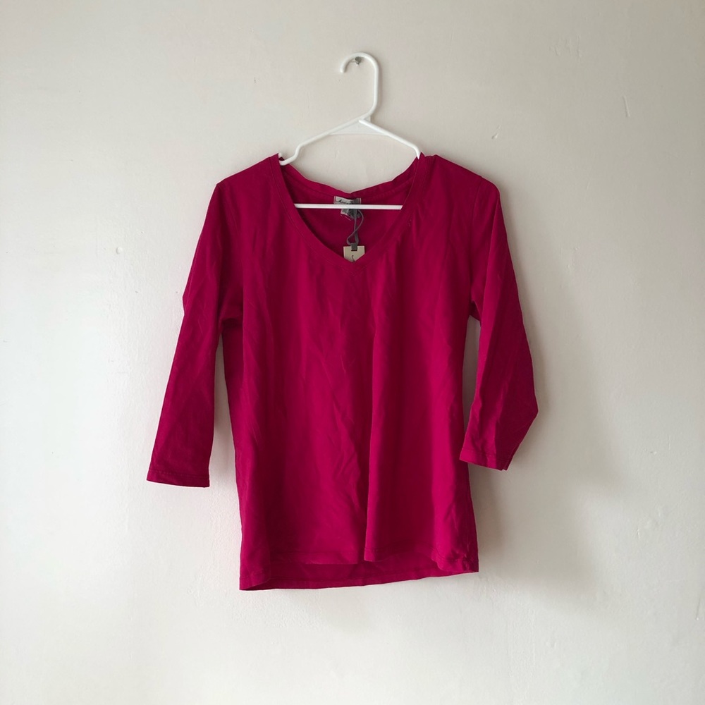 NWT Mod-o-doc Magenta V-Neck Top